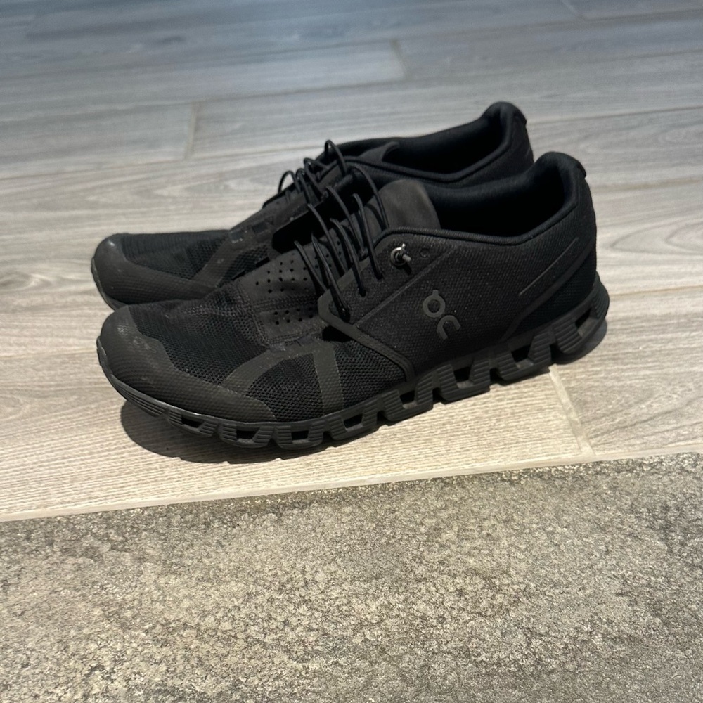 On Running Men's Cloud 5 Black Sneakers US 10.5
